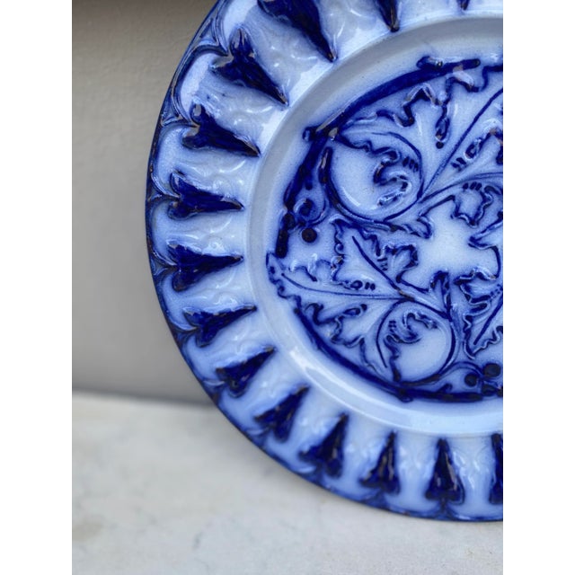 French blue & white Majolica acanthus leaves plate, circa 1880.