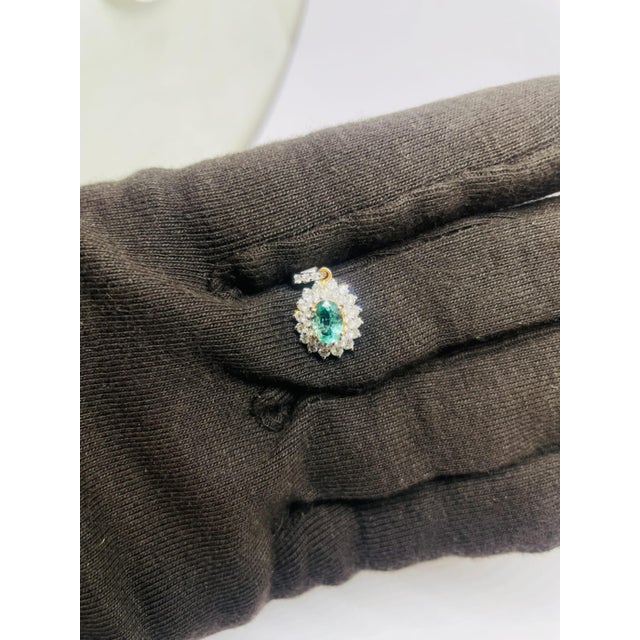 Natural 18k Gold Pendant, 0.79ct Emerald, 0.66ct Diamonds For Sale In New York - Image 6 of 7