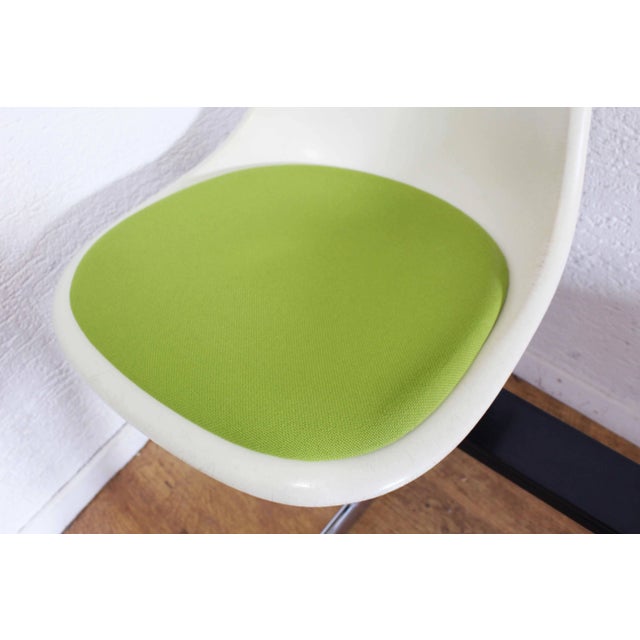 4-Seat Bench by Charles & Ray Eames for Vitra, 1970s For Sale - Image 12 of 17