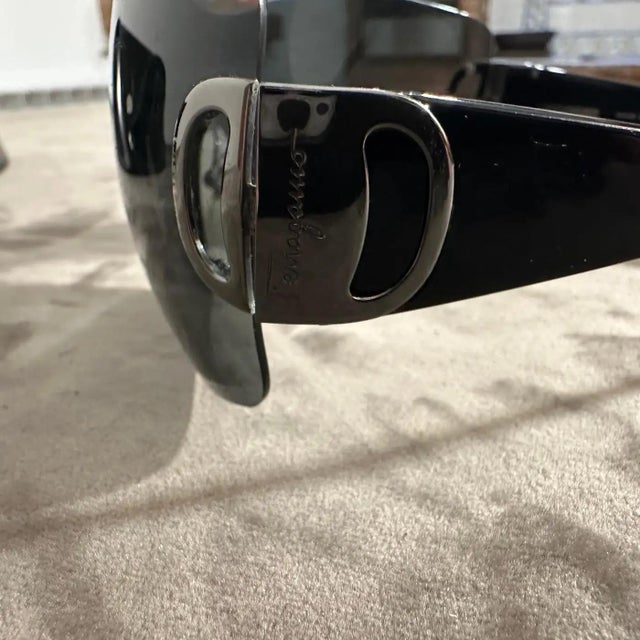 Salvatore Ferragamo 1990s Vintage Oversized Mask Sunglasses by Salvatore Ferragamo For Sale - Image 4 of 10