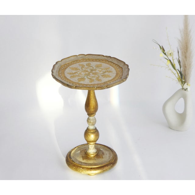 Small Florentine Hollywood Regency Round Gilt Wood Table, Italy, 1960s For Sale - Image 10 of 10