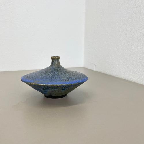 Article: ceramic stoneware object, ufo vase designer and producer: gerhard liebenthron information: gerhard liebenthron,...