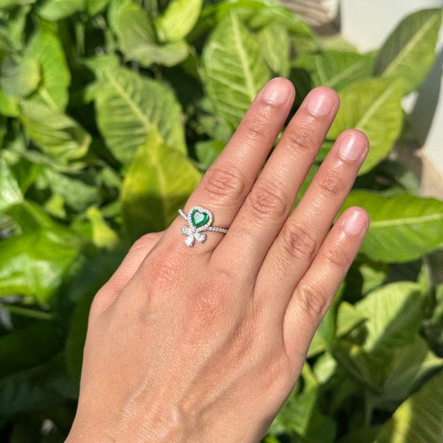 Heart Emerald and Diamond Statement Cocktail Ring in 18k Gold Size 6 For Sale - Image 13 of 18