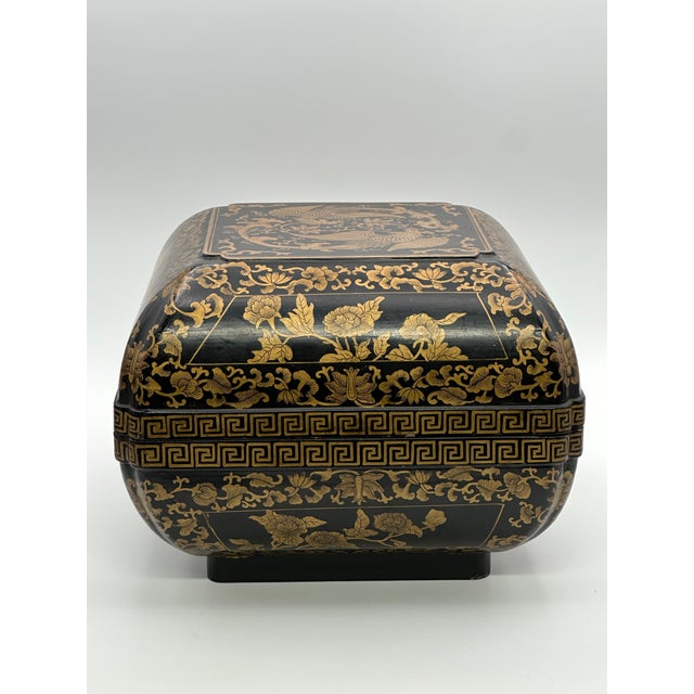 Early 20th Century Chinese Export Double Phoenix Lacquer Box For Sale In Chicago - Image 6 of 12