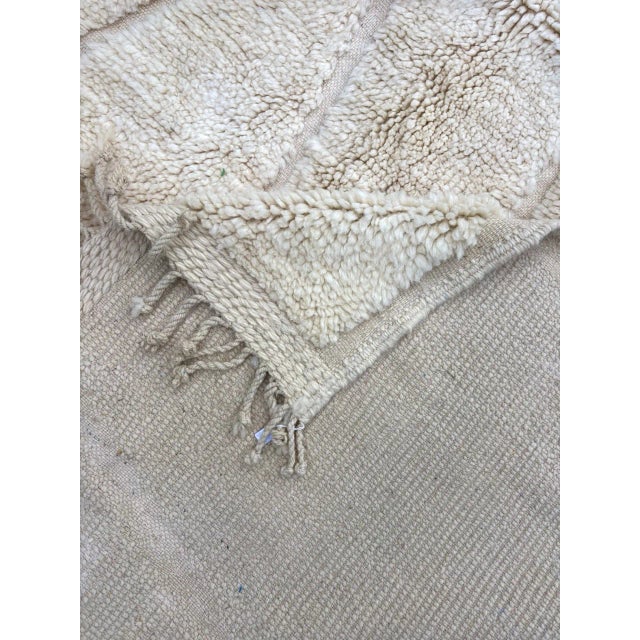 Art Deco 21th Century Modern Classic White Hand-Knotted Rug For Sale - Image 3 of 8