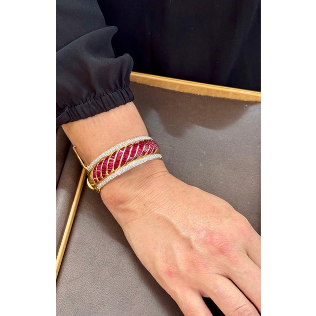 Mid 20th Century 1960 Vintage 16 Ct Burma Ruby & 6 Ct Diamonds 18 Kt Yellow Gold 109 Grams Bangle For Sale - Image 5 of 18