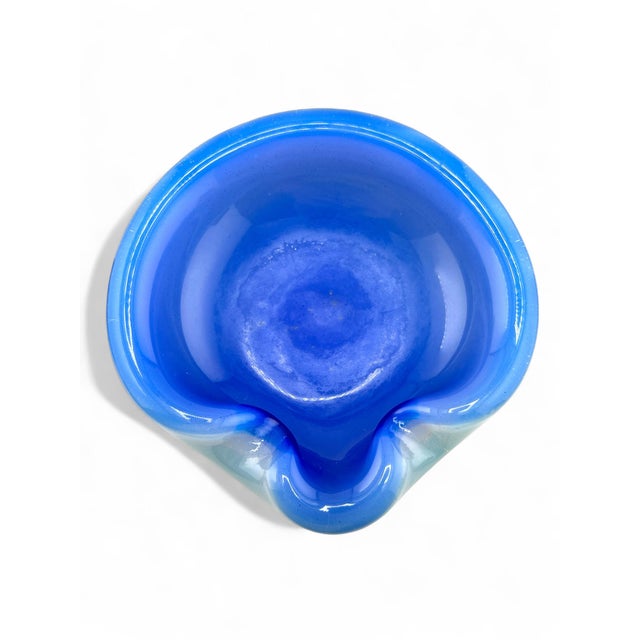 1960s Vintage Italian Murano Opaline Blue & White Cased Pinch Glass Ashtray Catchall For Sale - Image 5 of 6