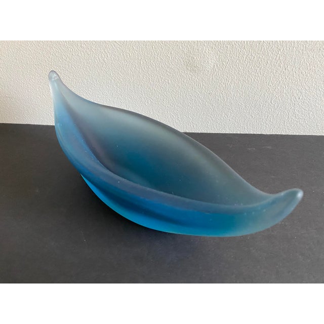A beautiful and quite unusual midcentury frosted sommerso glass bowl by Flavio Poli for Seguso Vetri d'arte. The bowl...