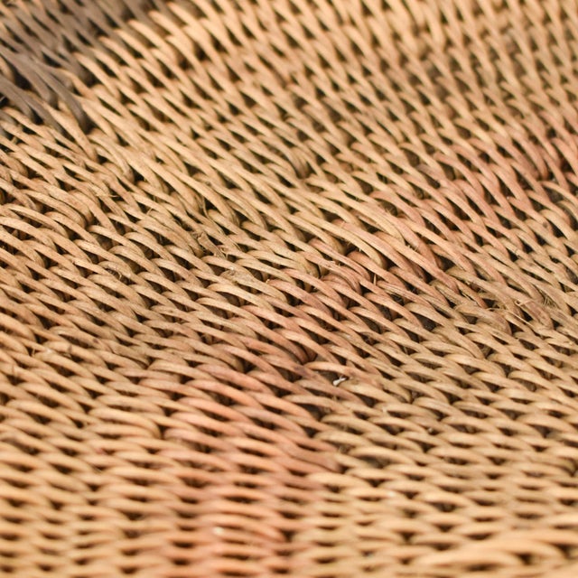 African Early 20th Century Makenge Flat Wedding Basket Zambia 15 Inch For Sale - Image 3 of 7