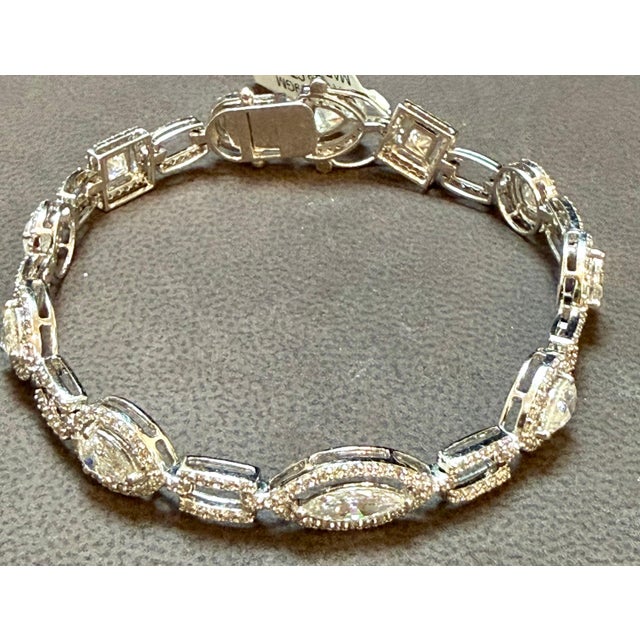 6.45 Ct Natural Trillion, Square , Round & Marquise Shape Diamond Bracelet 18kg For Sale In New York - Image 6 of 8