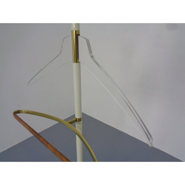 Valet Stand in Brass & Acrylic Glass & Leather from Vereinigte Werkstätten, Germany, 1950s For Sale - Image 13 of 17