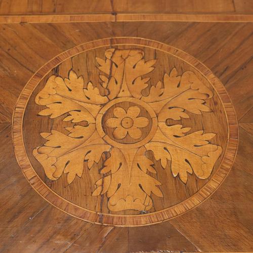 Brown Neoclassical Coffee Table in Walnut For Sale - Image 8 of 10