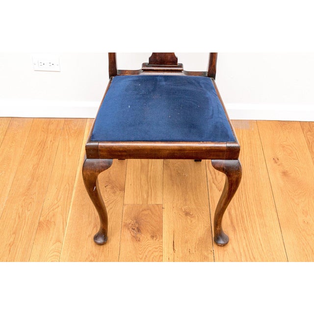 Antique Small Queen Anne Style Extendable Dining Set—Five Pieces For Sale - Image 16 of 17