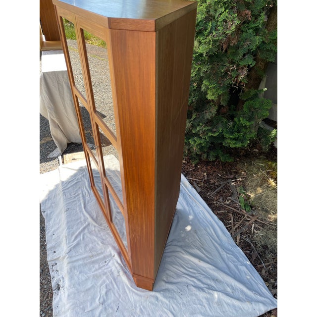 Vinde Mobelfabrik 1960s Arne Wahl Iversen for Vinde Mobelfabrik Danish Modern Teak Corner Display Cabinet Bar For Sale - Image 4 of 10