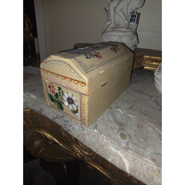 Vintage Mexican Folk Art Lacquered Box For Sale - Image 4 of 8