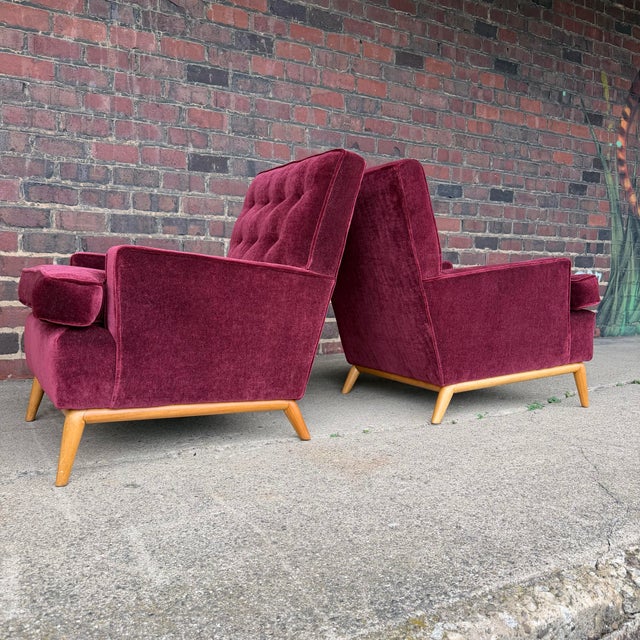 T.H. Robsjohn Gibbings Pair of t.h. Robsjohn Gibbings Lounge Chairs Redone in Mohair. For Sale - Image 4 of 11