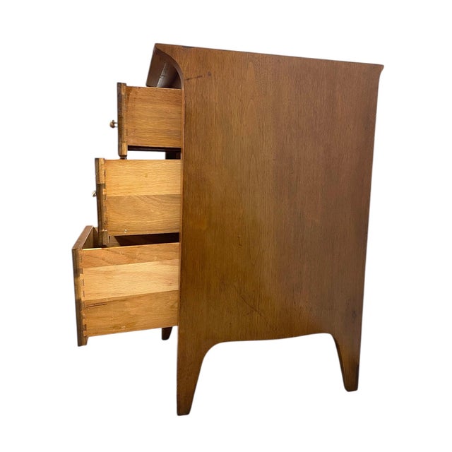 1970s 1970s Mid-Century Modern Drexel Three-Drawer Nightstand / Side Chest With Curved Sides For Sale - Image 5 of 10