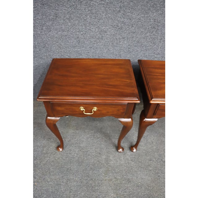 Queen Anne Henkel-Harris Mahogany Queen Anne Nightstands – Pair For Sale - Image 3 of 14