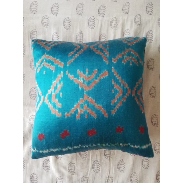 Anglo-Indian Silk Embroidered Tapestry Cushions With Ikat Backs For Sale - Image 4 of 13