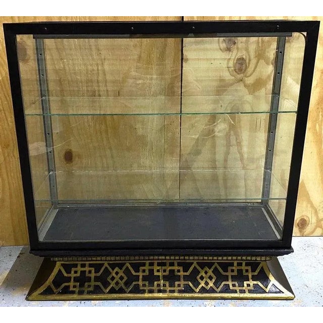 Transparent 1920s Art Deco Chinese Motif Display Case, From Cartier Nyc Showroom For Sale - Image 8 of 8
