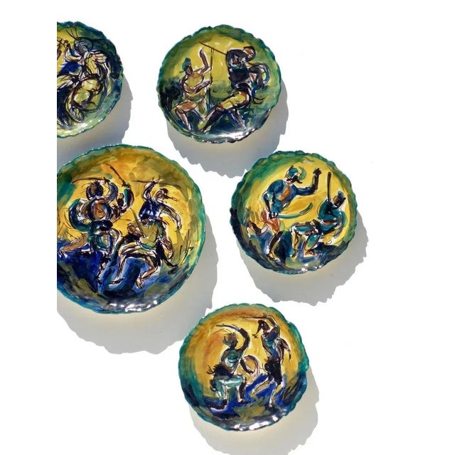 Mid-Century Modern Italian Decorative Ceramic Plates by Luigi Caldanzano for MGA, 1950s, Set of 6 For Sale - Image 3 of 8