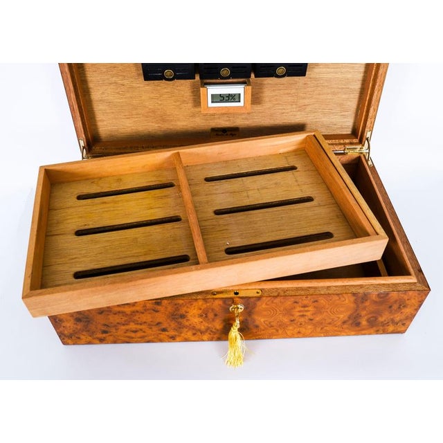 Mid-Century Italian Burr Walnut Humidor from Mastro de Paja, 1970s For Sale - Image 10 of 15