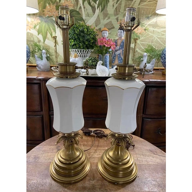 Vintage Stiffel Creamy White Ceramic and Brass Plume Buffet or Table Lamps, a Pair For Sale - Image 12 of 12