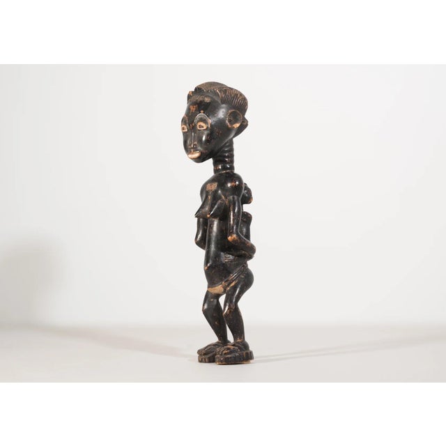 Traditional African Carved Wooden Figurine, Early 20th Century, in Good conditions. Designed 1920 to 1949