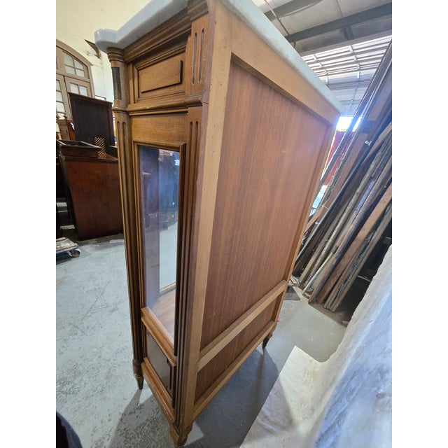 Late 20th Century French Directoire Style Marble Top Mahogany Vitrine Cabinet For Sale - Image 4 of 10
