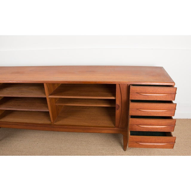 Uldum Møbelfabrik Large Danish Teak Model U15 Sideboard by Johannes Andersen for Uldum Mobelfabrik, 1966 For Sale - Image 4 of 10