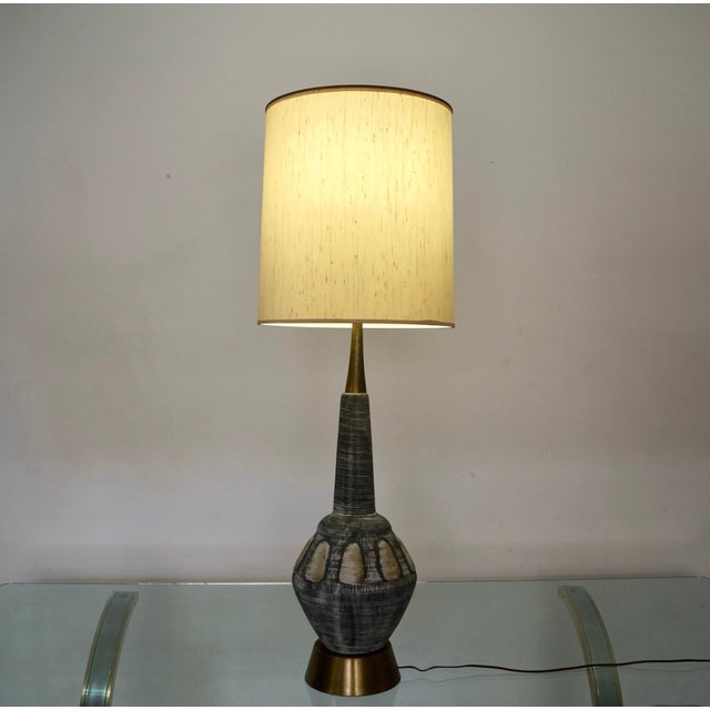 1960’s Mid-Century Modern Brutalist Ceramic & Brass Table Lamp For Sale - Image 10 of 12