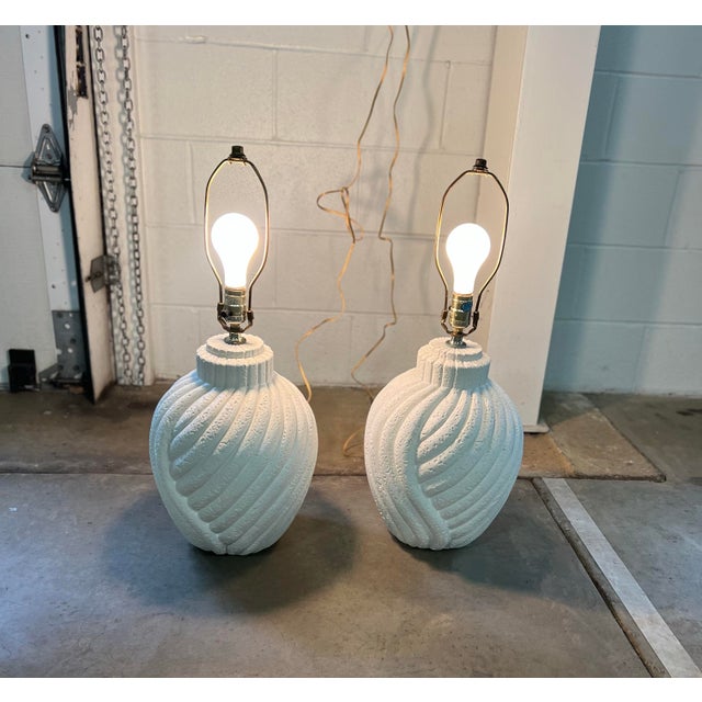 Pair of Vintage Post-Modern White Swirling Plaster Table Lamps For Sale - Image 4 of 9