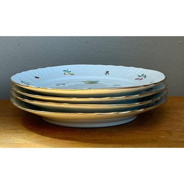 This vintage set of four Richard Ginori porcelain plates showcases the celebrated Italian maker's long tradition of...