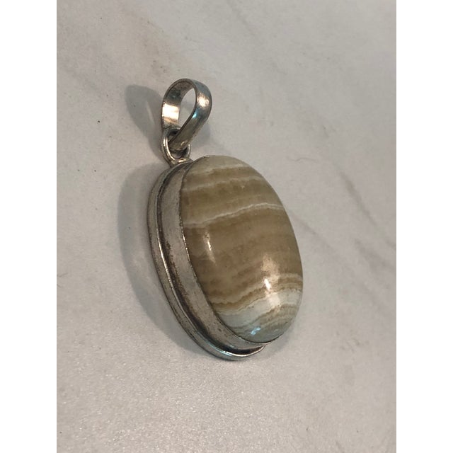 Metal Vintage Tan / Cream Oval Striped Agate Pendant For Sale - Image 7 of 9