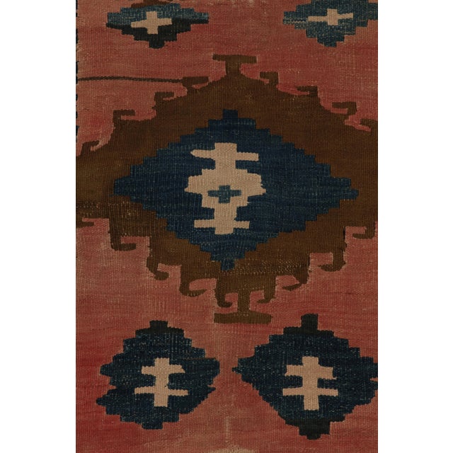 1950s 1950s Vintage Kilim Rug in Pink With Blue Medallions, Beige-Brown Border For Sale - Image 5 of 6