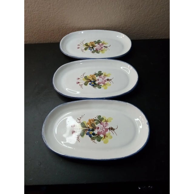 1970s Signed Solsona Art Pottery Oval Plates Made in Mexico - Set of 3 For Sale - Image 4 of 7