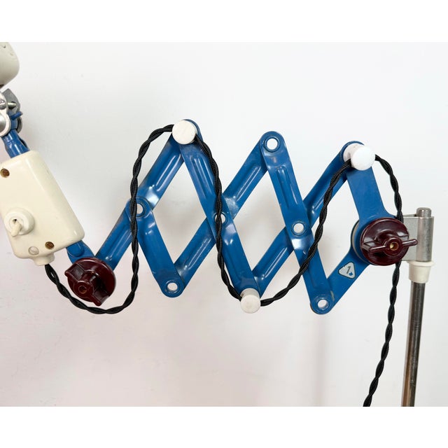 Industrial East German Scissor Table Lamp from Veb Zweckleuchtenbau Dresden, 1950s For Sale - Image 6 of 18