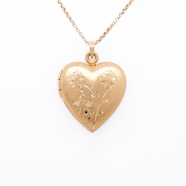 Mid 20th Century Mid-Century 14k Gold Brite-Cut Figural Heart Locket Pendant For Sale - Image 5 of 14