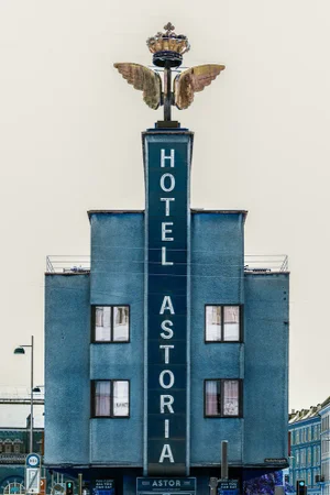 Guy Sargent, Hotel Astoria, Photograph
