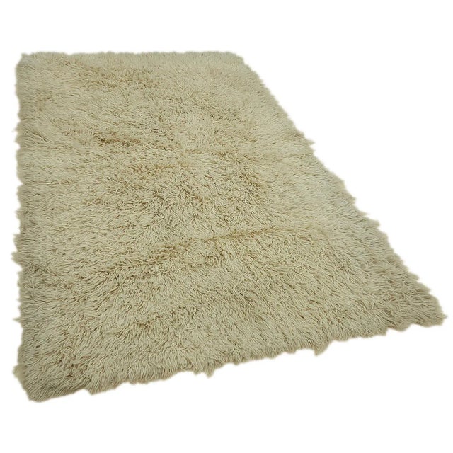 Tulu rugs, also known as Filikli rugs, bring a touch of Turkish tradition with their long, shaggy pile and plush texture....