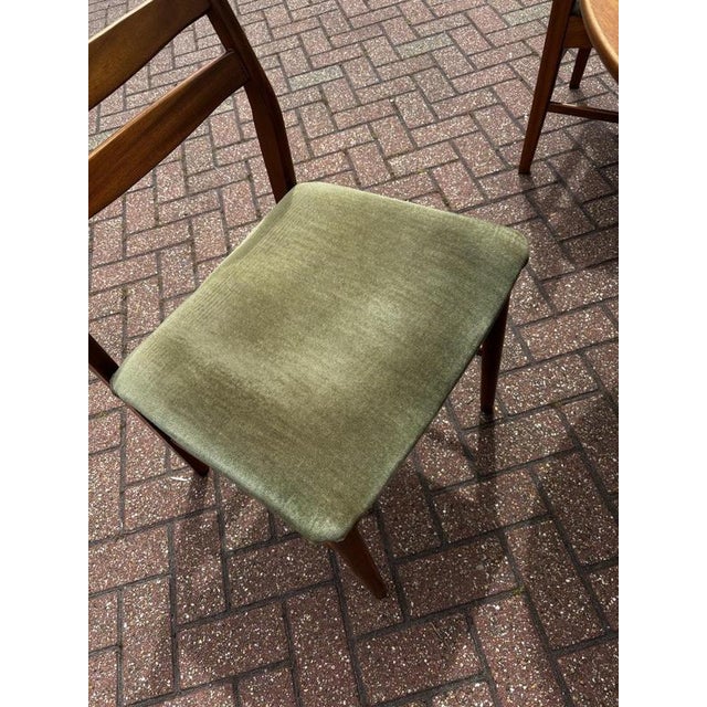 Mid-Century Modern Circular Extendable Oval Dining Table and Dining Chairs, Set of 5 For Sale - Image 10 of 14