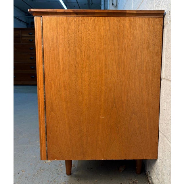 Mid 20th Century Modern Walnut Lowboy Dresser by Young Mfg., Attributed For Sale - Image 12 of 18