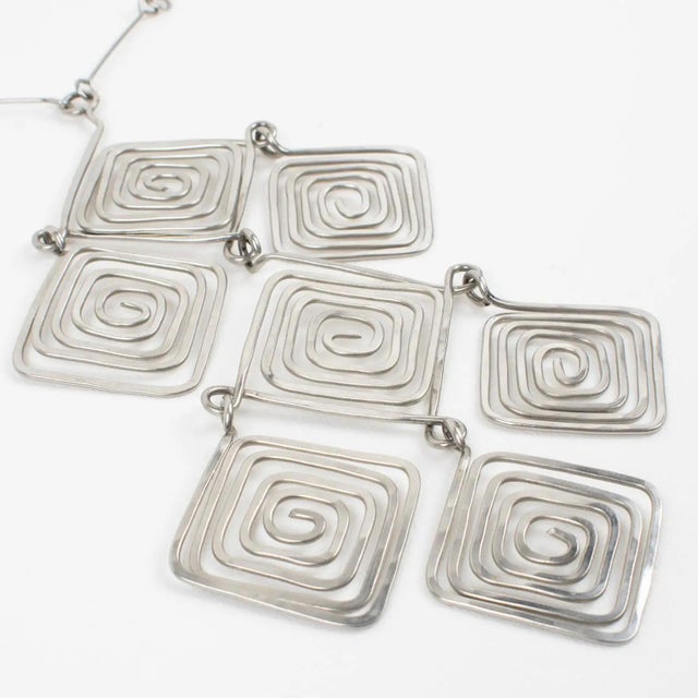 1960s Mid Century Space Age Chrome Modernist Wire Necklace with Geometric Medallion For Sale - Image 5 of 8