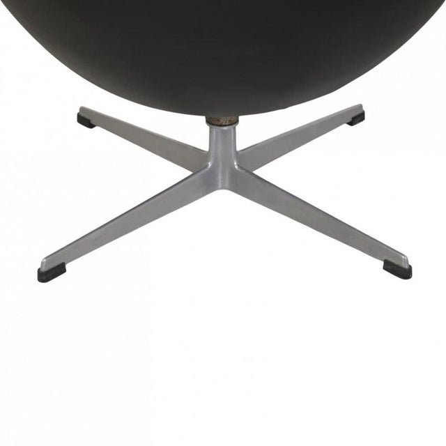 Vintage Egg Chair in Black Leather by Arne Jacobsen, 1963 For Sale - Image 9 of 18