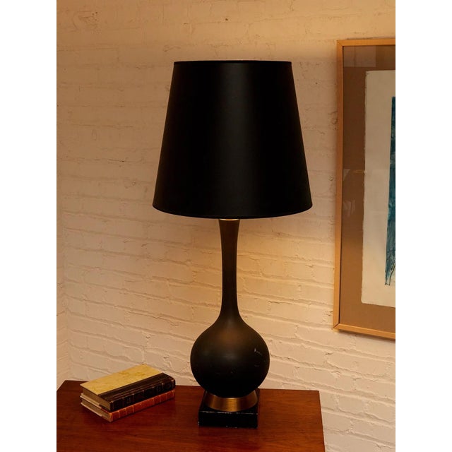 Mid-Century Modern 1960s Mid Century Modern American Black Ceramic Lamp With Brass and Wood Base For Sale - Image 3 of 9