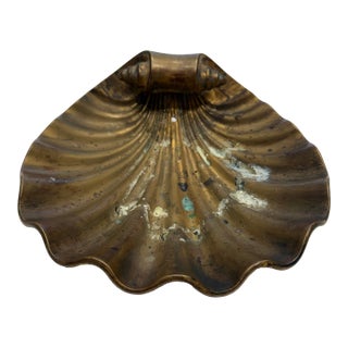 Vintage Solid Brass Footed Scallop Shell Catchall Dish – Heavy Hollywood Regency Nautical Coral Base For Sale
