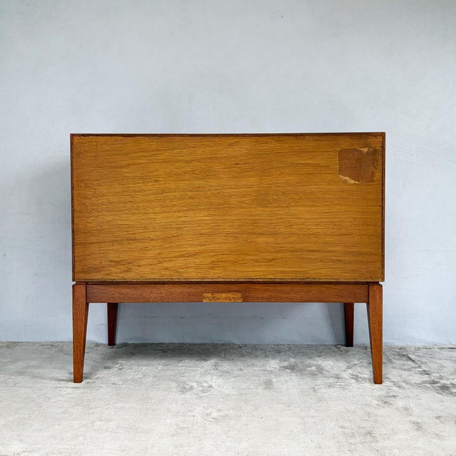 M Range Walnut Chest of Drawers by Peter Hayward for Uniflex, 1950s For Sale - Image 11 of 12