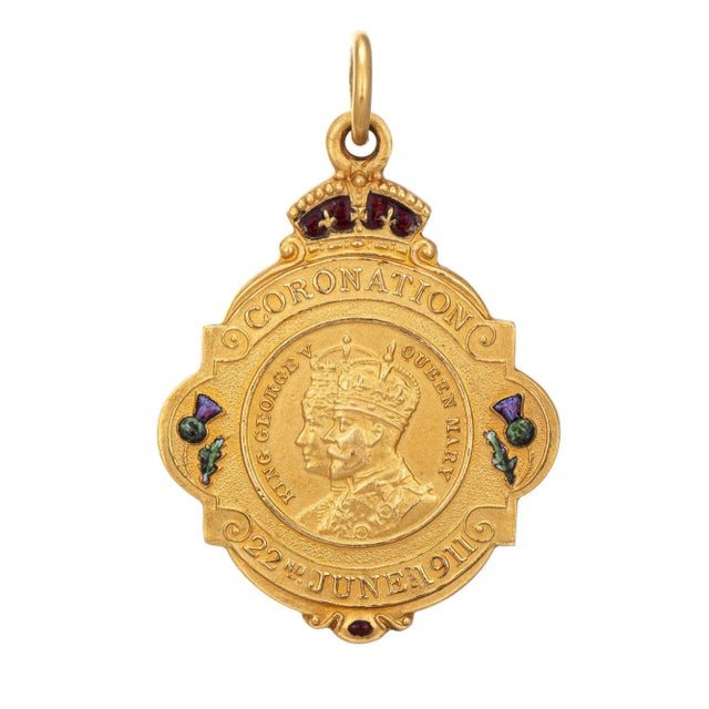 Early 20th Century Antique Coronation Medallion 15k Gold George V Mary Pendant Enamel Glasgow For Sale - Image 4 of 4