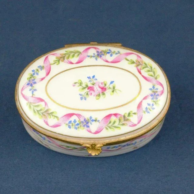 A sweet Atelier LeTallec porcelain box from the Ruban Rose portfolio. Dated 1969 Condition: Excellent and wear consistent...
