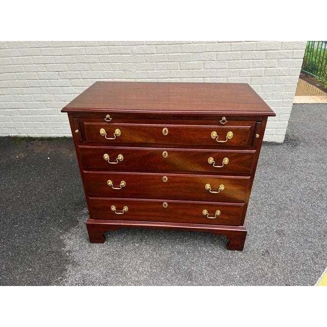 American Late 20th Century Henkel Harris Chippendale Style Solid Mahogany 4 Drawers Bachelor’s Chest. For Sale - Image 3 of 12